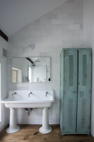 Twist Farmhouse Image