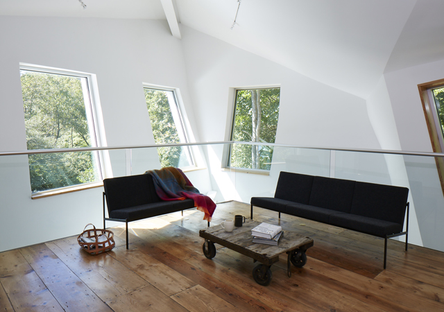 Twist Farmhouse Image