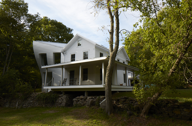 Twist Farmhouse Image