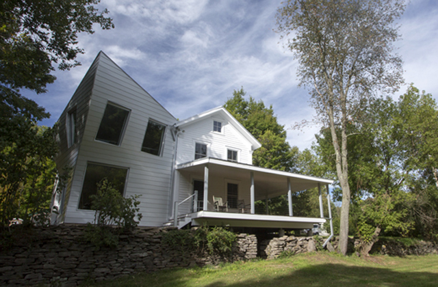 Twist Farmhouse Image