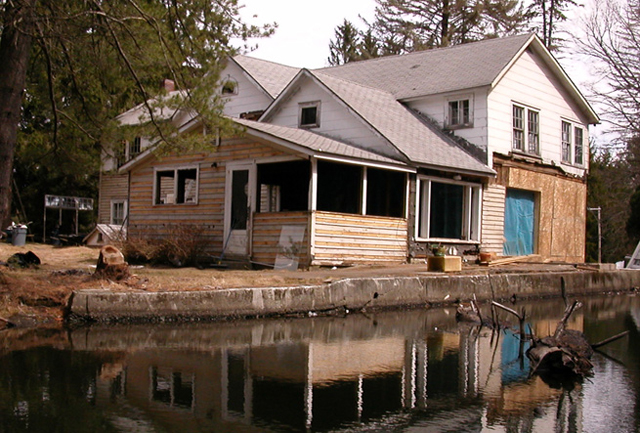 Floating Farmhouse Image